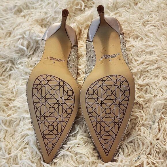 NEW (Retail$198) Badgley Mischka Julissa D'Orsay Champagne Crystal Pumps Size 6 - Picture 3 of 8